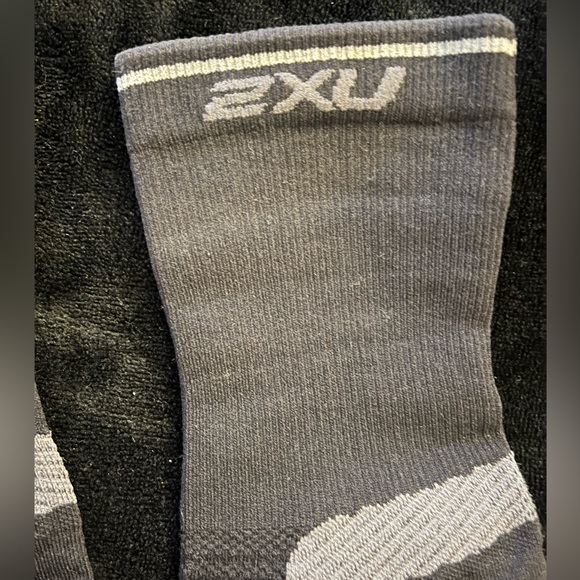 2XU Cycle Vectr Socks - Never worn - Picture 5 of 10
